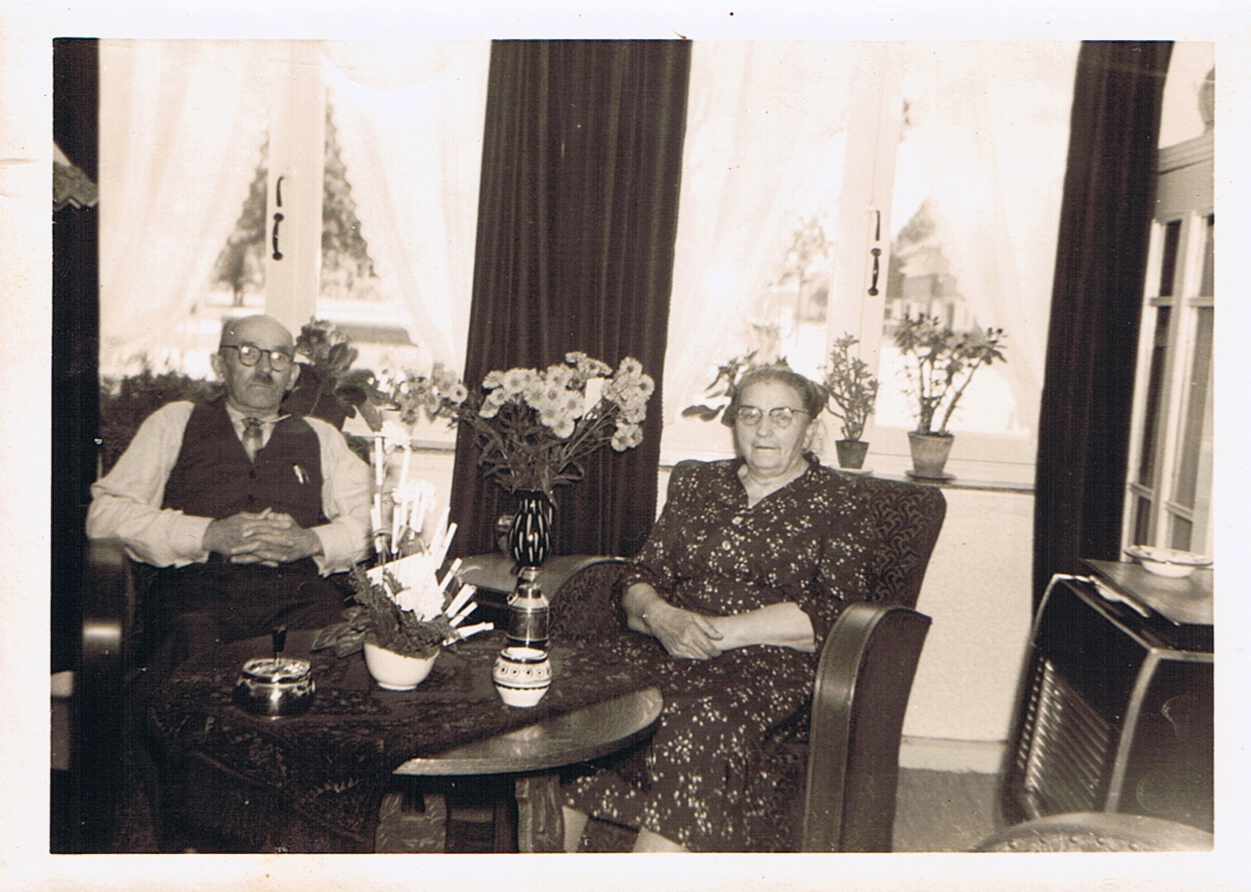 Klik voor foto in apart venster andries_weijdema_en_fransina_brouwer_op_latere_leeftijd.jpeg