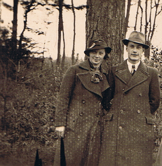 Klik voor foto in apart venster antje_weijdema_en_petrus_johannes_heinen_in_het_bos.jpeg