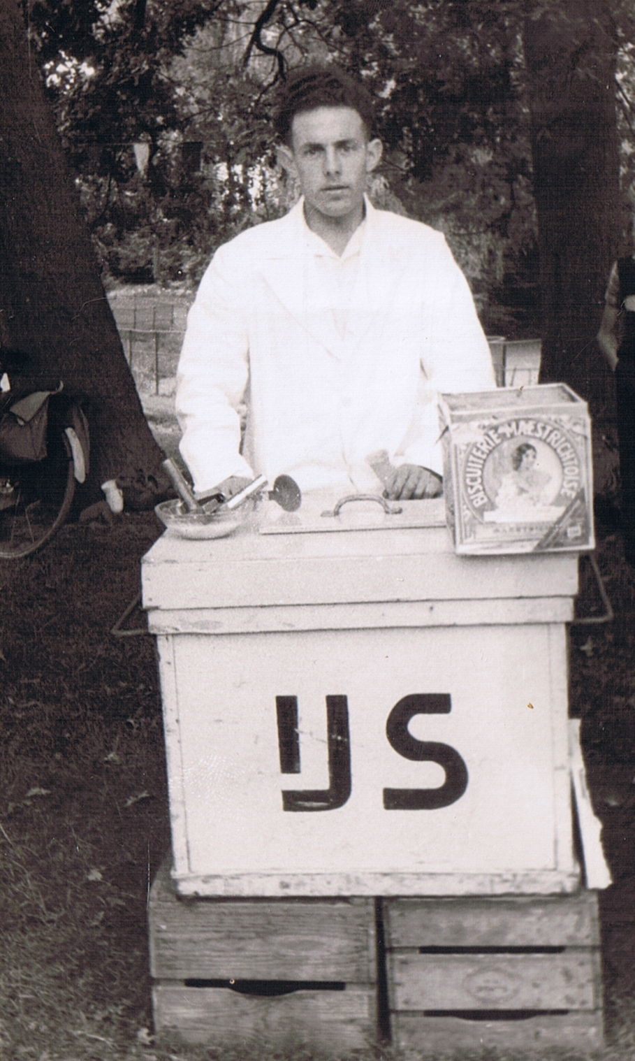 Klik voor foto in apart venster klaas_weijdema_ijsverkoop_bosma.jpeg